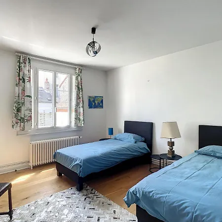 Magnifique Avec Patio Exterieur 维琪
